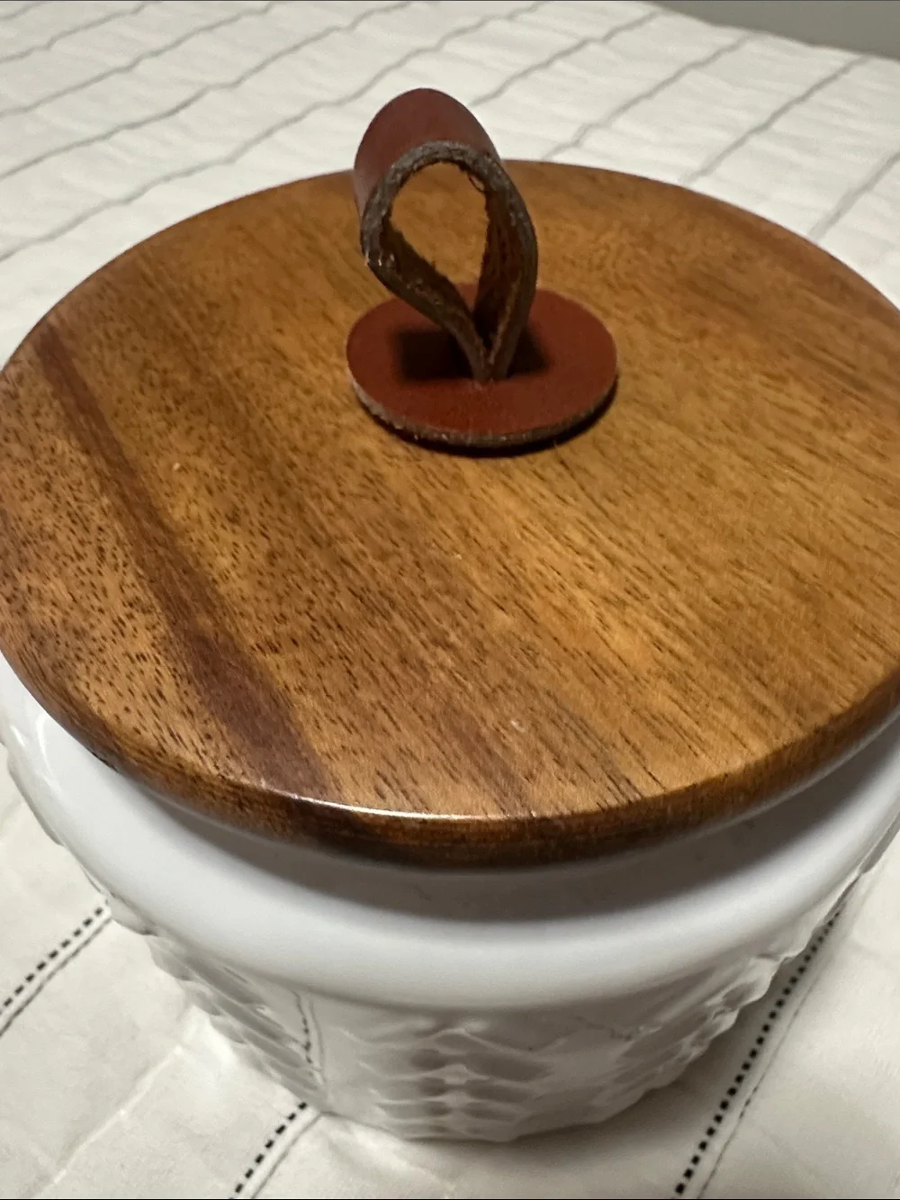 Ciroa White Ceramic Bathroom Jar with Brown Wooden Lid
